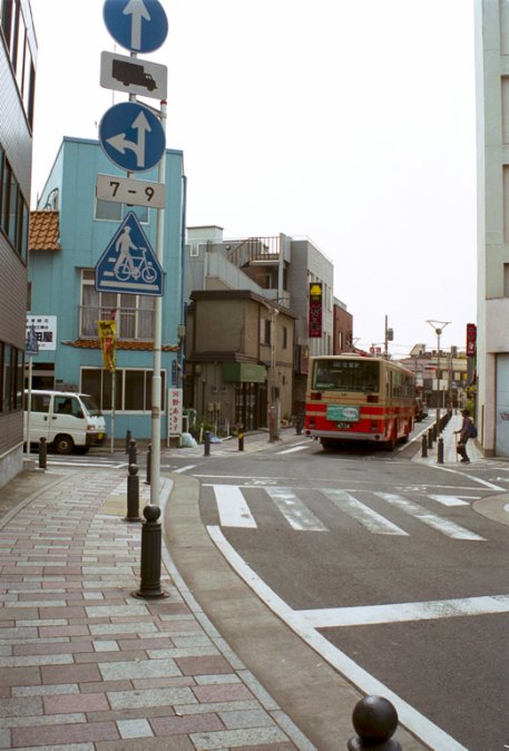 A view of Tsujido, near the hotel, close to the train station. It is a crossing with a bus, a car and a bike crossing.