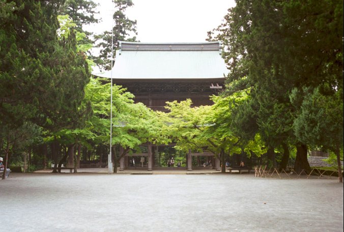The main gate of the Engaku-ji temple, surrounded by trees