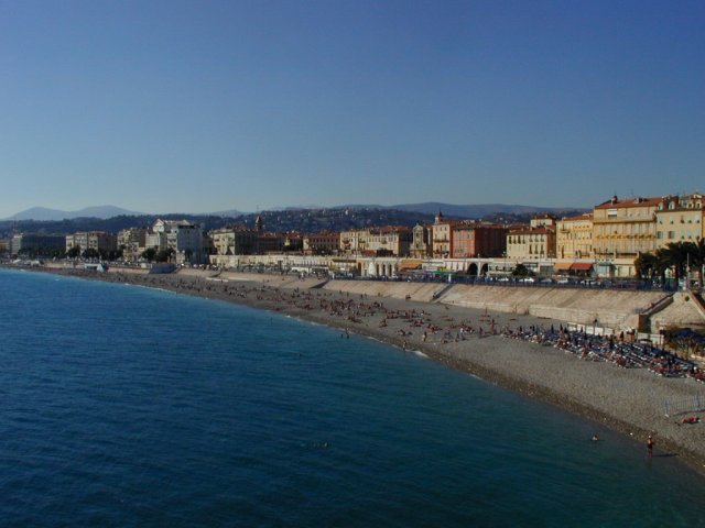 Depuis Rauba capeu, la plage et le debut du vieux Nice