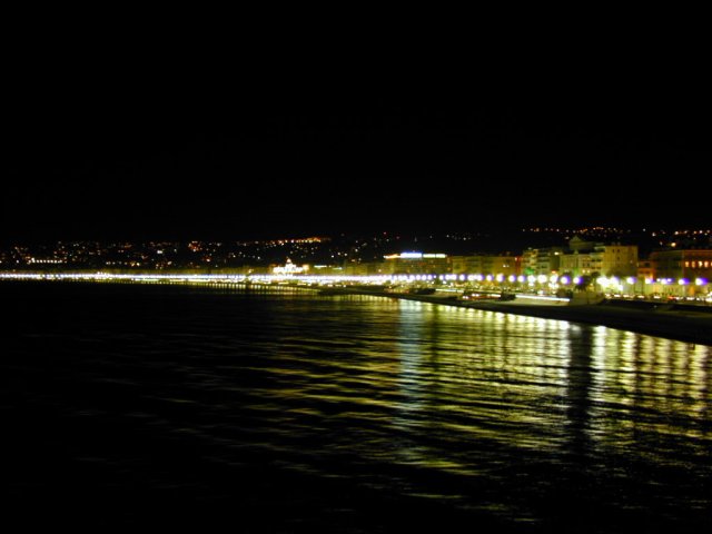 La baie des anges la nuit, depuis Rauba Capeu