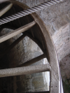 Detail de la roue servant a monter provision et pierres, situee dans l'Ossuaire, qui recoltait les ossements exhumes du petit cimetiere