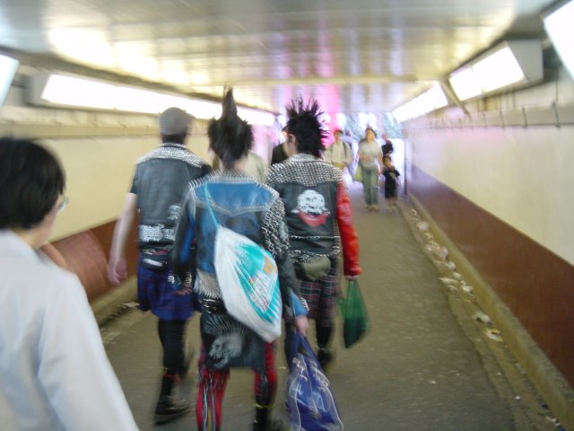 Punks underground, Shinjuku, Tokyo, Japon.