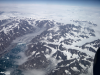 Un petit bout de fjord, avec le glacier et la mer de neige se jetant dans la mer d'eau. Groenland.