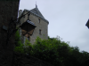 En montant vers le sommet, une joli batisse en granit