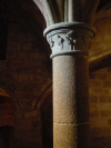 Pilier du Promenoir des moines, au niveau intermediaire de l'abbaye