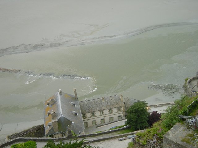 La maree a l'assaut du mont!